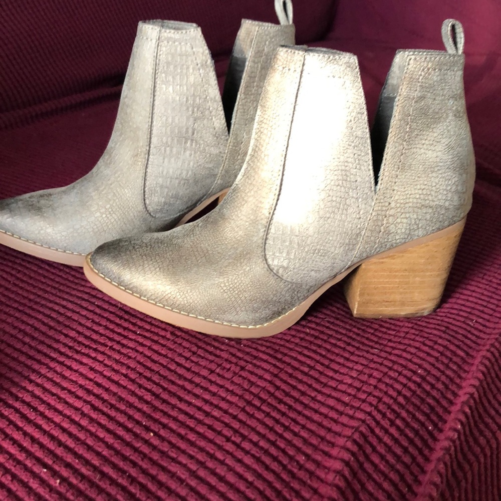 Ankle booties